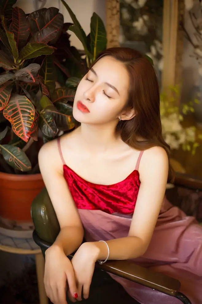 西双版纳广州高端商务伴游晓雯