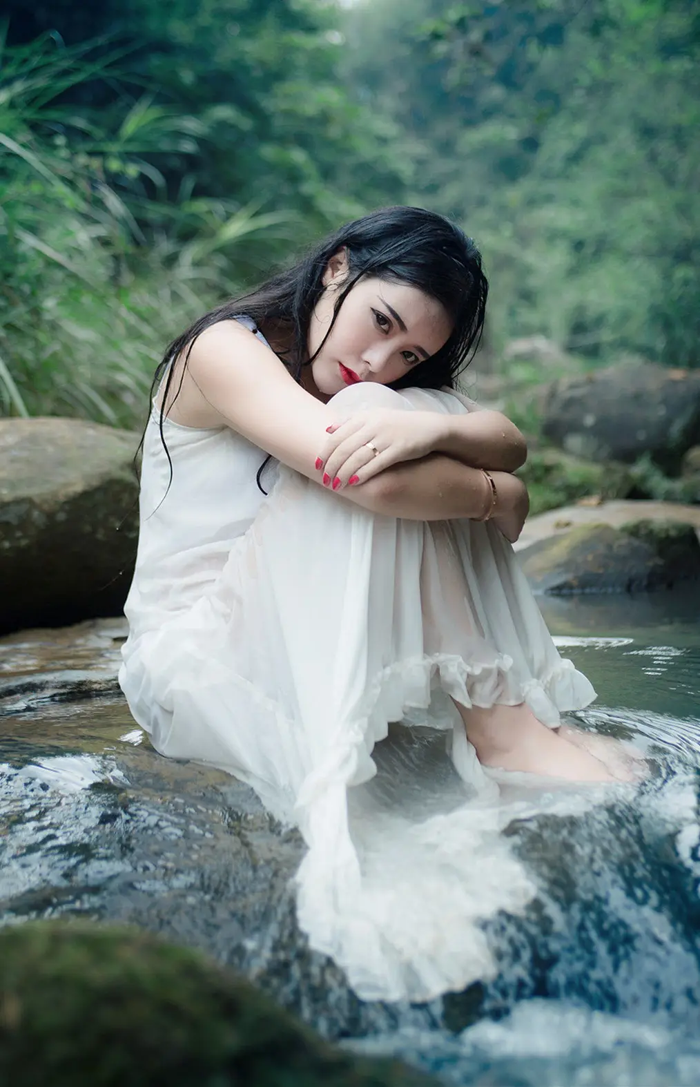 西双版纳郑州高端私人伴游小野梨子