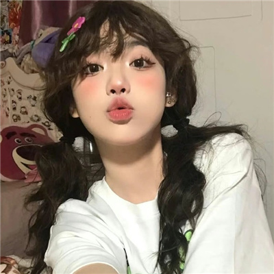 西双版纳伴游女生卞寄蕾的资料